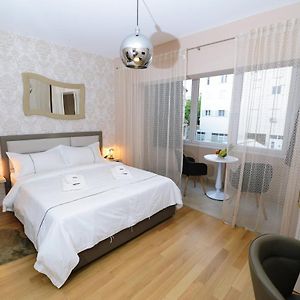 Zoilo Rooms Self Check-In
